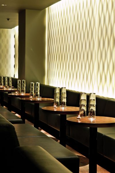 Sistemas de bandas verticales, SG 2810, Multi Visio, Room shot "Amber Club", Zurich, Switzerland, Vertical Waves