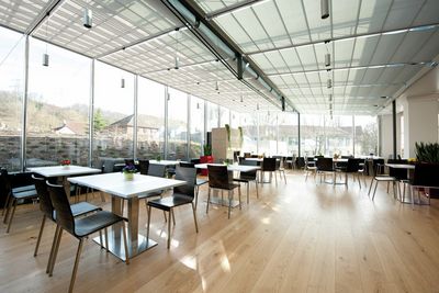 Sistemas Skylight, SG 2195, Multiscreen 1-10%, Room shot "Restaurant Schinznach Bad", Schinznach, Switzerland