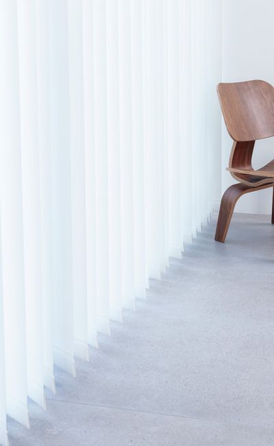 Sistemas de bandas verticales, SG 2910, Palisade Revive, Gerrards Cross, London, United Kingdom