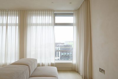 Sistemas de rieles, SG 6465, Polyflax, Centre Point Residence, London, United Kingdom